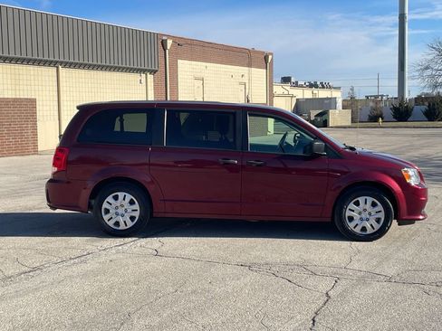 Used 2019 Dodge Grand Caravan SE image 6