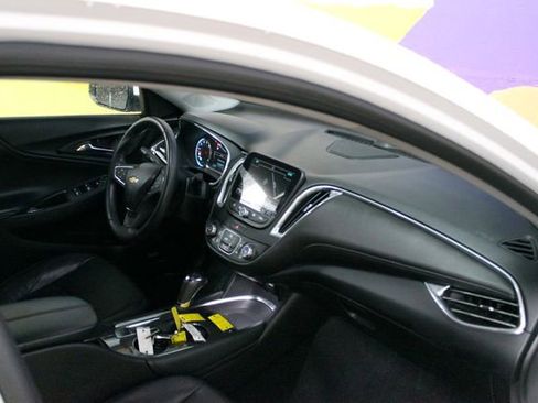 Used 2017 Chevrolet Malibu LT w/ True North Edition FWD image 12