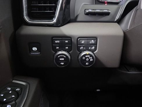 Used 2025 GMC Sierra 1500 Denali w/ Denali Reserve Package AWD/4WD image 35