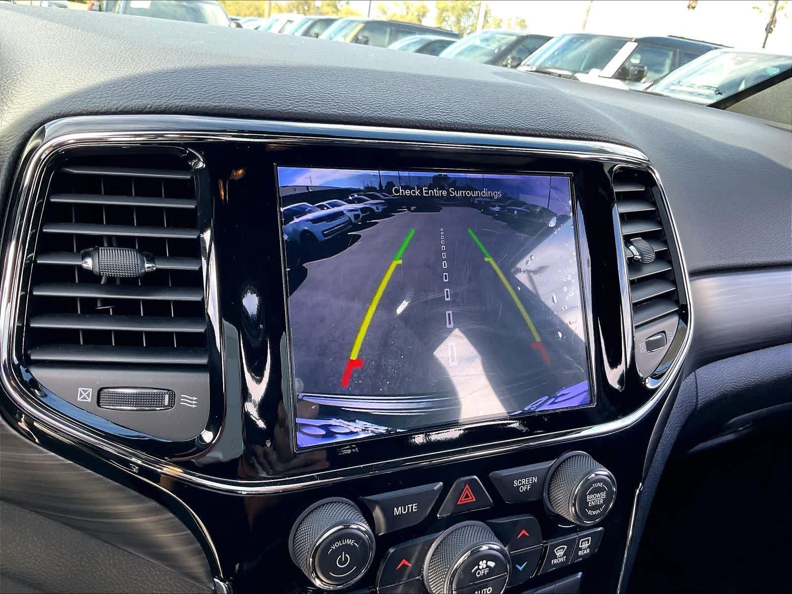 Used 2019 Jeep Grand Cherokee Laredo AWD/4WD image 24