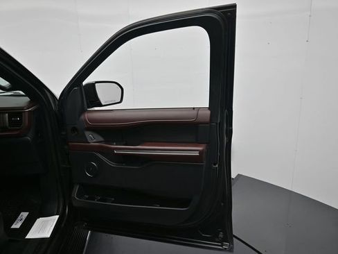 Used 2023 Ford Expedition Max Limited image 30