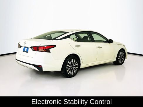 Used 2025 Nissan Altima 2.5 SV FWD image 7