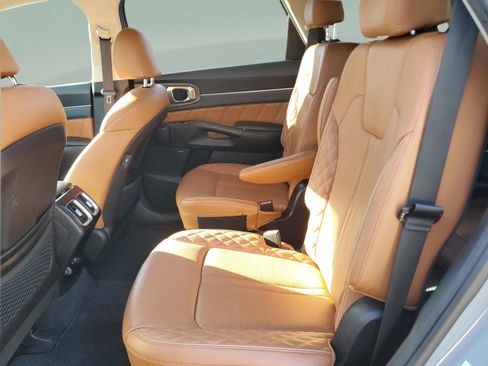 Used 2022 Kia Sorento SX Prestige w/ Rust Color Package image 11