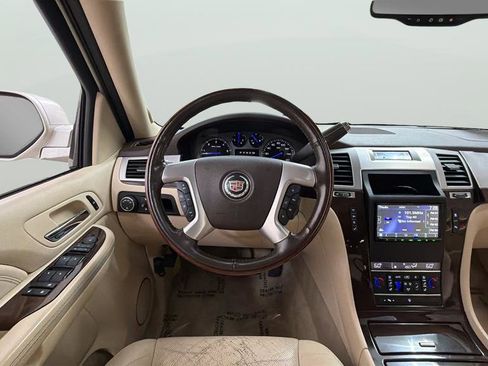 Used 2007 Cadillac Escalade AWD w/ Climate Package image 16