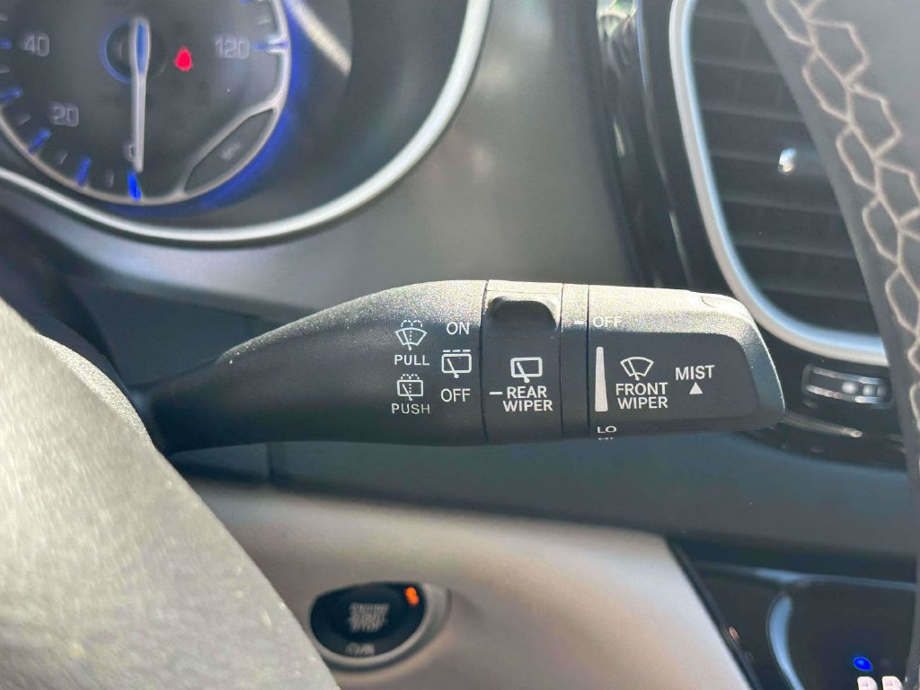 Used 2023 Chrysler Pacifica Touring-L FWD image 24