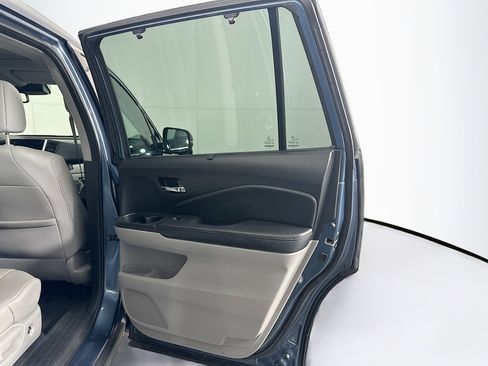 Used 2018 Honda Pilot Touring image 32