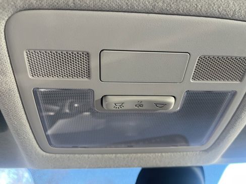 Used 2021 Hyundai Venue SEL image 19