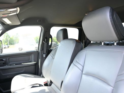 Used 2024 RAM 2500 Tradesman w/ Chrome Appearance Group AWD/4WD image 9