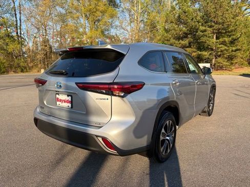 Used 2021 Toyota Highlander XLE image 20