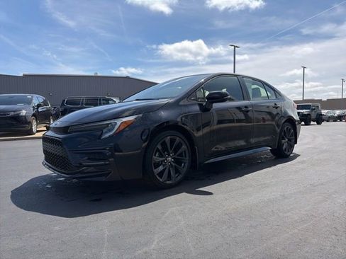 Used 2024 Toyota Corolla SE FWD image 3