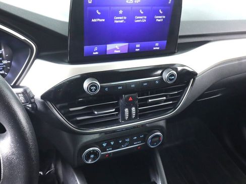 Used 2020 Ford Escape SE image 15