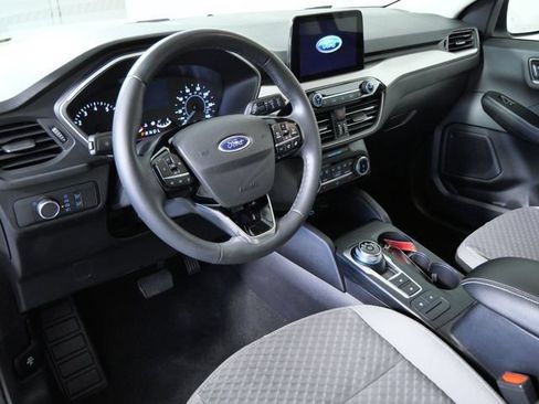 Certified 2022 Ford Escape SE w/ Cold Weather Package FWD image 3
