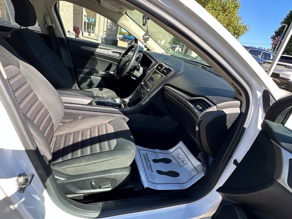 Used 2017 Ford Fusion SE w/ Fusion SE Technology Package FWD image 28