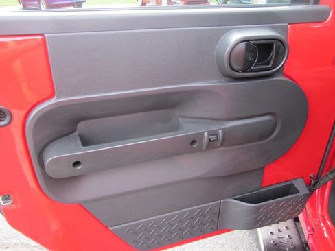 Used 2010 Jeep Wrangler Unlimited Sport AWD/4WD image 11