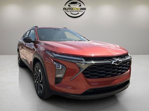 Used 2024 Chevrolet Trax RS w/ Driver Confidence Package image 2