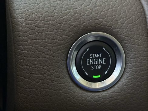 Used 2024 GMC Yukon XL Denali AWD/4WD image 20