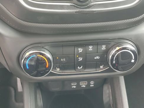 Used 2022 Chevrolet TrailBlazer LT w/ Confidence II Package FWD image 16