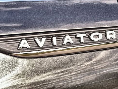 Used 2020 Lincoln Aviator Reserve w/ Equipment Group 202A image 8