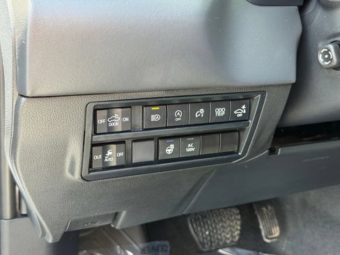 Used 2023 Toyota Tundra Platinum AWD/4WD image 14