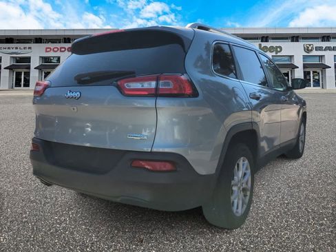 Used 2017 Jeep Cherokee Latitude image 8