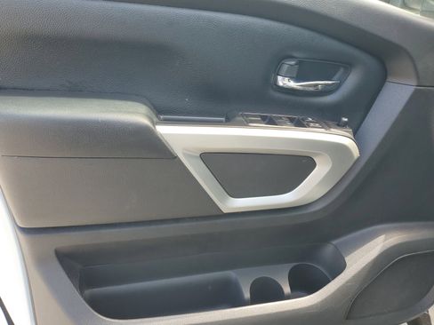 Used 2021 Nissan Titan SV w/ SV Convenience Package image 26