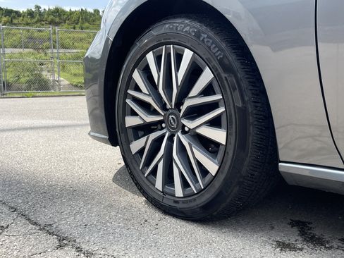 Used 2023 Nissan Altima 2.5 SV w/ SV Premium Package FWD image 7