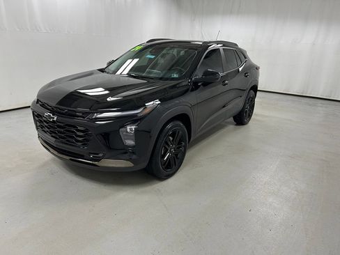 Used 2024 Chevrolet Trax ACTIV w/ Driver Confidence Package FWD image 2
