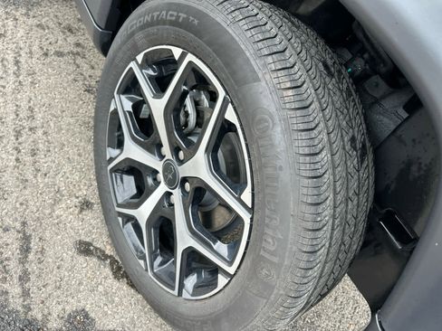 Used 2025 Jeep Compass Limited image 15