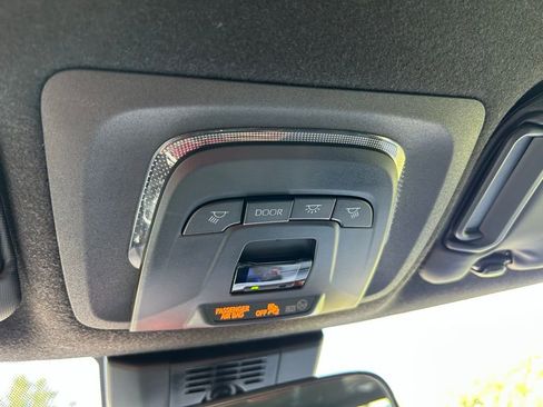 Used 2025 Toyota Corolla SE image 28