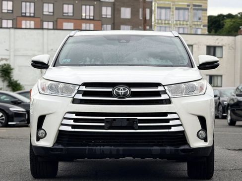 Used 2017 Toyota Highlander XLE w/ Carpet Mat Package AWD/4WD image 5