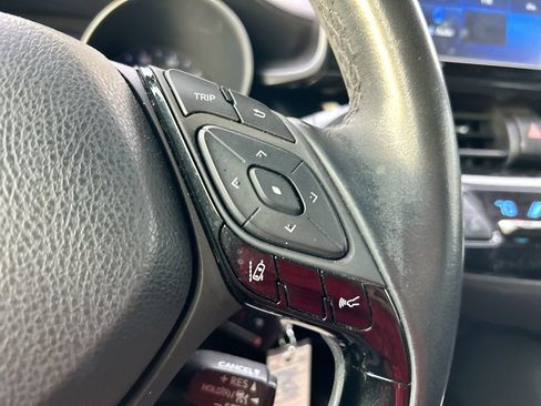 Used 2018 Toyota C-HR XLE FWD image 16