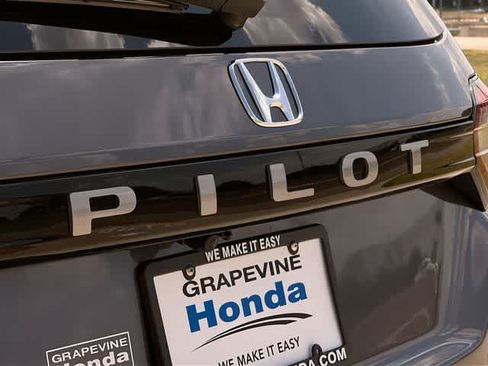 Used 2026 Honda Pilot Touring image 8