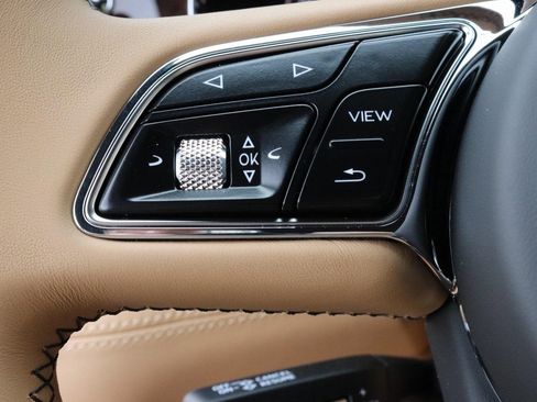 New 2025 Bentley Bentayga Extended Wheelbase image 24