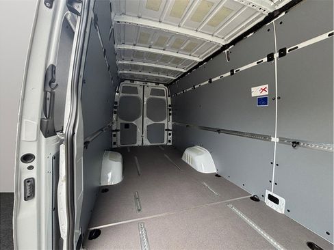 Used 2025 Mercedes-Benz Sprinter 3500 image 32