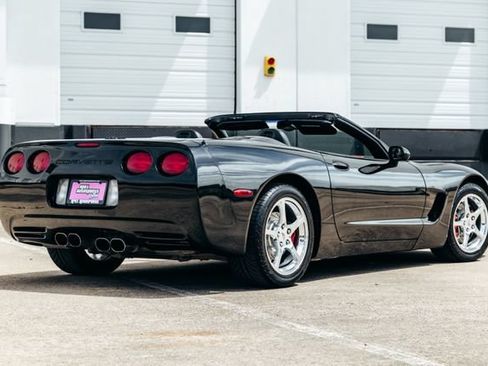 Used 2001 Chevrolet Corvette Convertible w/ Preferred Equipment Group2 RWD image 45