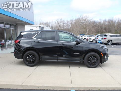 Used 2023 Chevrolet Equinox LT image 3