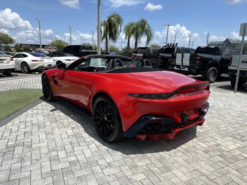 Used 2022 Aston Martin V8 Vantage Roadster RWD image 4