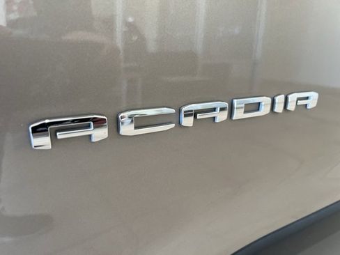 Used 2023 GMC Acadia SLT image 8