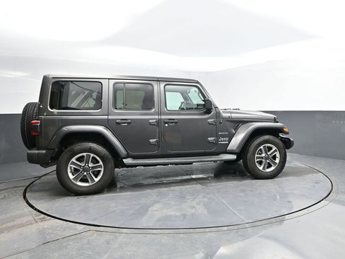 Used 2020 Jeep Wrangler Unlimited Sahara image 10