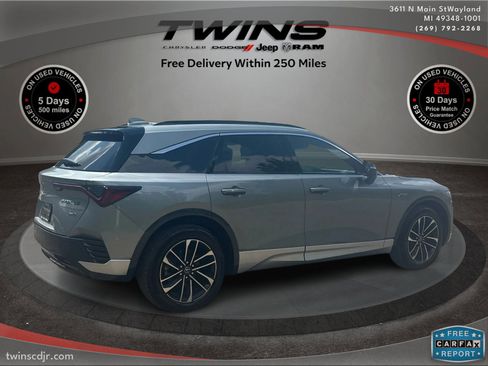 Used 2024 Acura ZDX A-Spec image 3