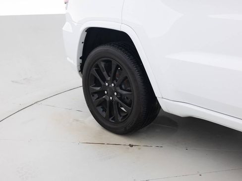 Used 2018 Jeep Grand Cherokee Altitude image 19