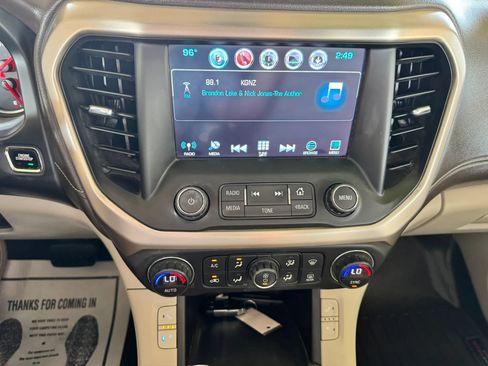 Used 2018 GMC Acadia Denali w/ Technology Package FWD image 14