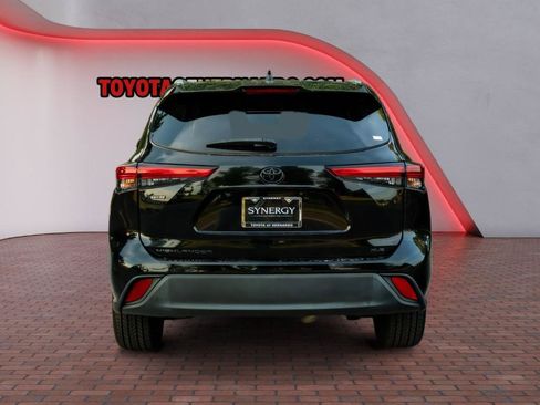 Used 2023 Toyota Highlander XLE FWD image 7