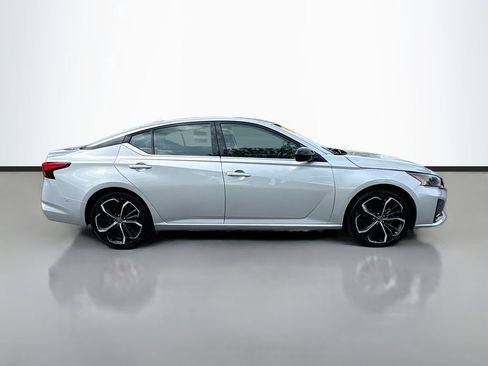 Used 2024 Nissan Altima 2.5 SR FWD image 10