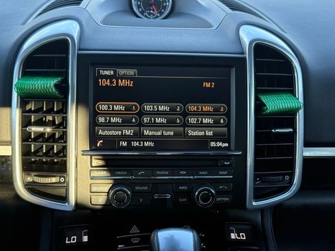 Used 2015 Porsche Cayenne S image 36