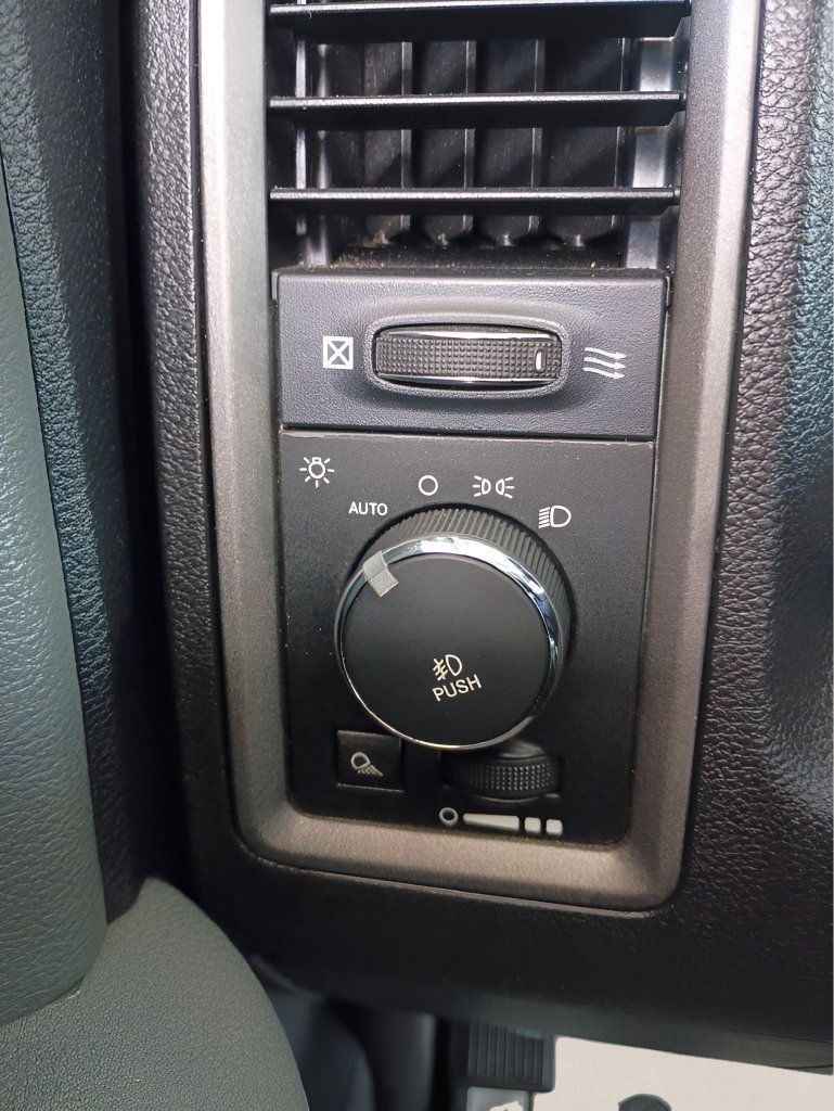 Used 2013 RAM 1500 Express RWD image 18