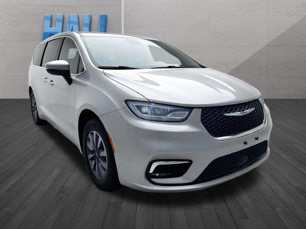 Used 2023 Chrysler Pacifica Touring-L FWD image 7