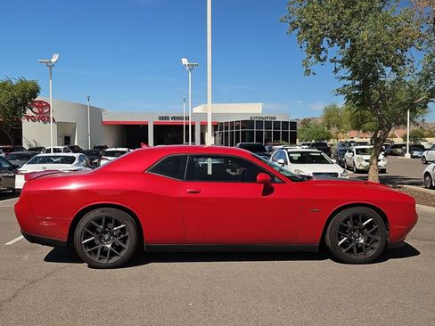Used 2017 Dodge Challenger R/T w/ Driver Convenience Group RWD image 4