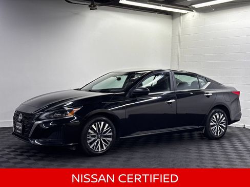 Certified 2025 Nissan Altima 2.5 SV AWD/4WD image 1