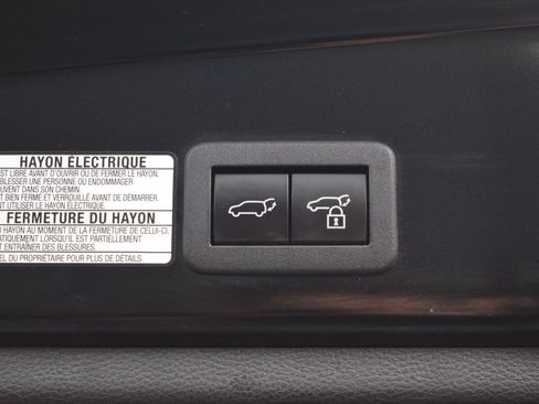Used 2023 Toyota Corolla Cross XLE w/ Convenience Package AWD/4WD image 12